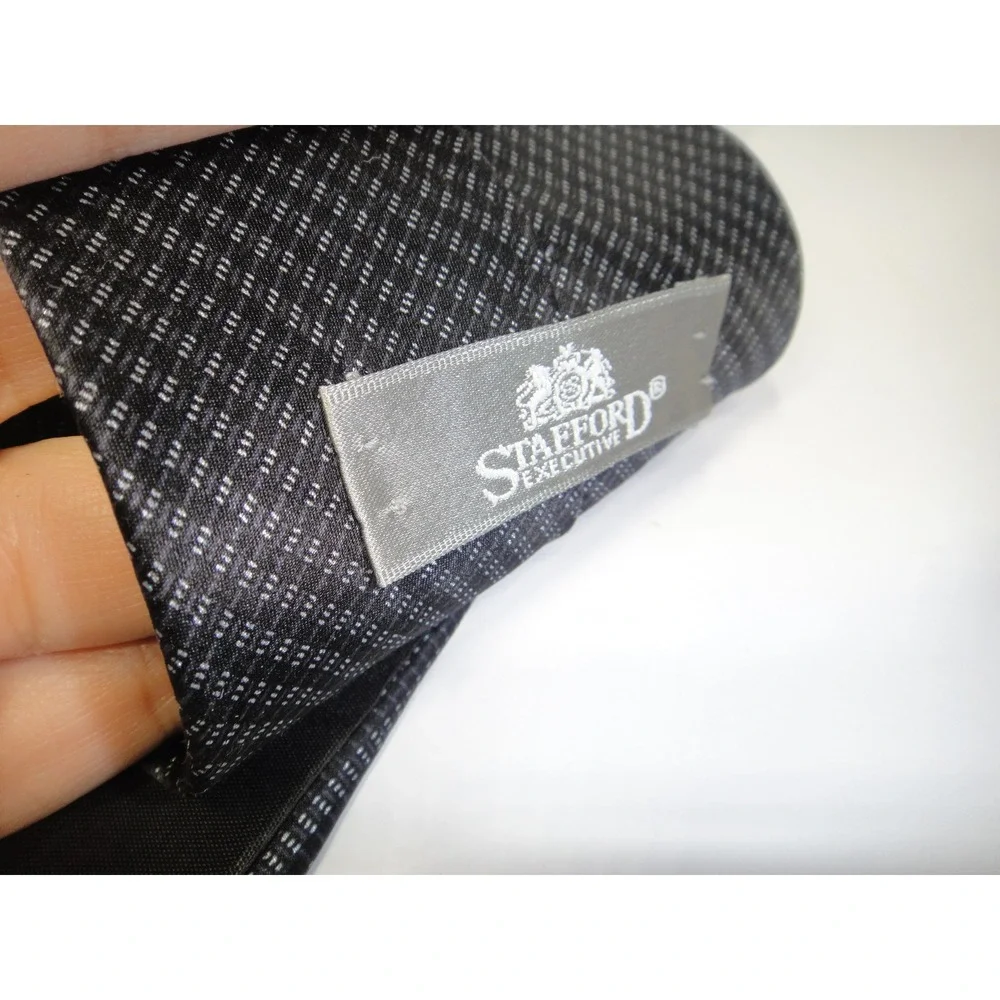 Stafford Executive Men's Black Charcoal Micro Pattern 100% Silk Necktie Tie Tack